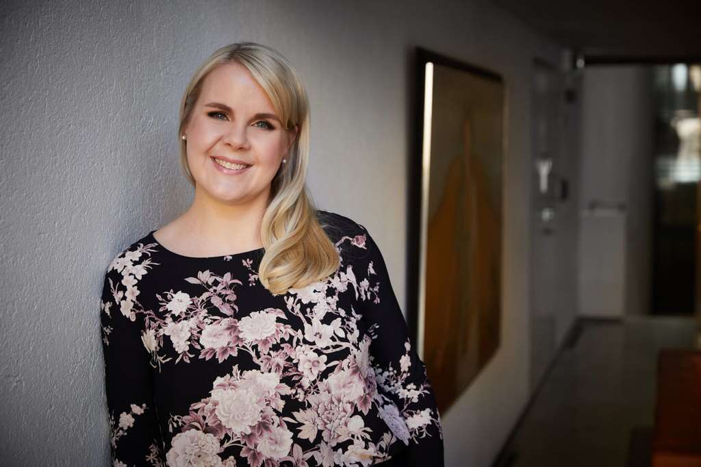 Jan Vapaavuoren erityisavustaja Laura Åvall siirtyy Bravedon palkkalistoille - Vimarsana News