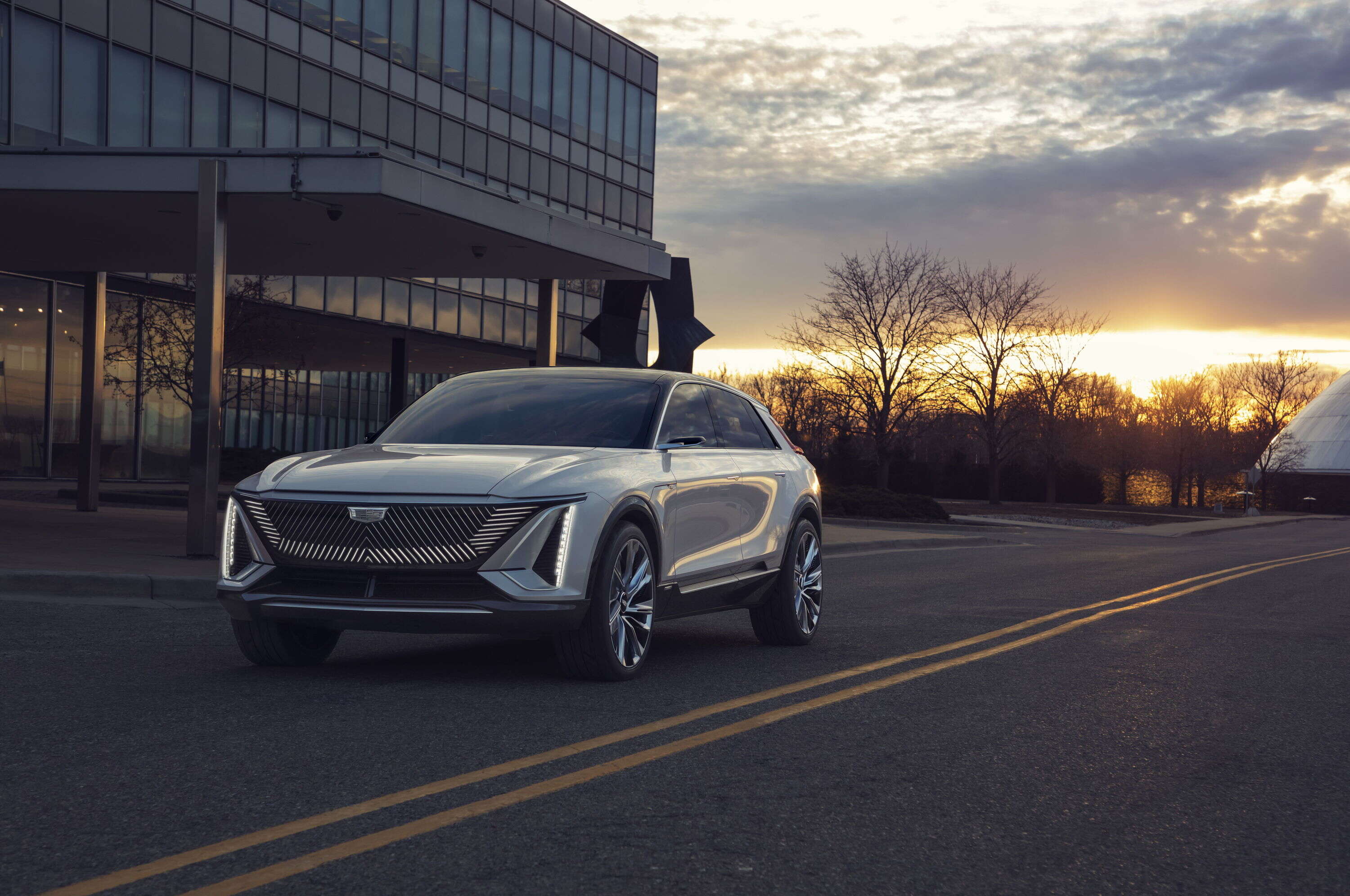 Sähköautokuume kiehahti Amerikan malliin – Cadillacin crossover revittiin käsistä kymmenessä minuutissa - Vimarsana News